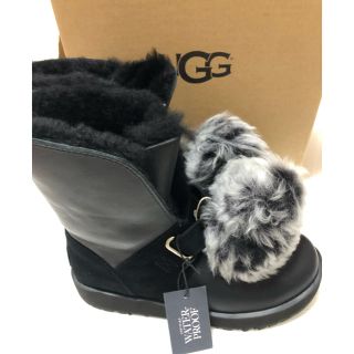 アグ(UGG)の新品 UGG ポンポン脱着可能 ブーツ サイズ23(ブーツ)