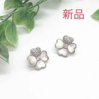 フラワービジューピアス★パールカラー  新品(ピアス)