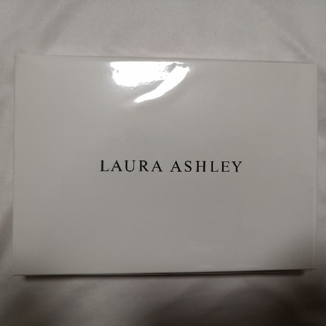 LAURA ASHLEY(ローラアシュレイ)のLaura Ashley　タオルハンカチ レディースのファッション小物(ハンカチ)の商品写真