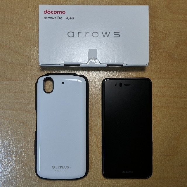 arrows(アローズ)のドコモ arrows be F−04K 本体 ブラック スマホ/家電/カメラのスマートフォン/携帯電話(スマートフォン本体)の商品写真