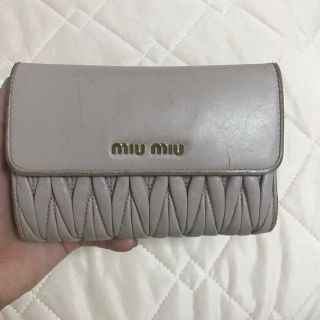 ミュウミュウ(miumiu)のmiumiu財布(財布)