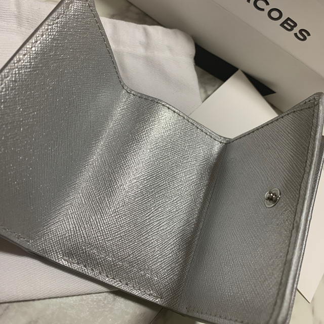 MARC JACOBS ミニ財布 シルバー | フリマアプリ ラクマ - 小物 MARC JACOBS ミニ財布 シルバー | フリマアプリ ラクマ - 小物