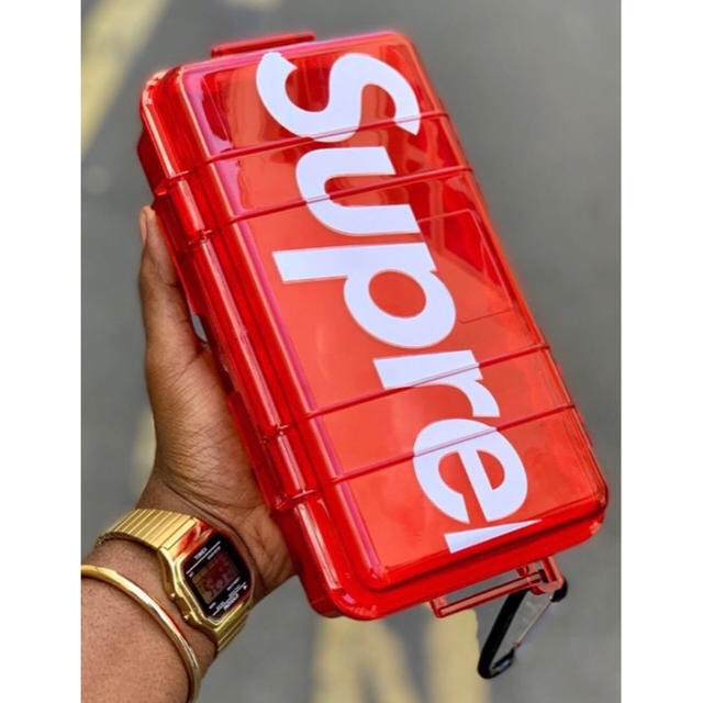 Supreme - 赤 supreme pelican 1060 case ペリカン ケース 新品の通販 ...