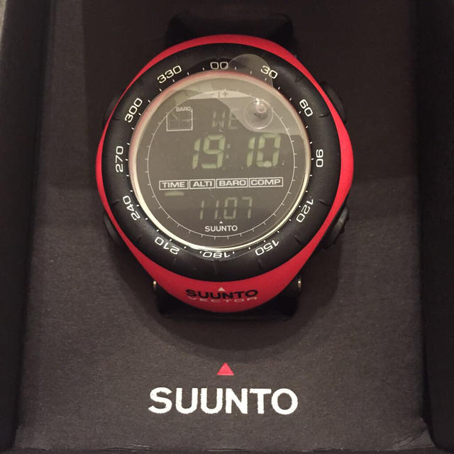 SUUNTO(スント)のSUUNTO VECTOR 赤×黒腕時計 メンズの時計(腕時計(デジタル))の商品写真