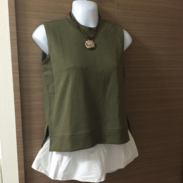 INGNI(イング)の裾フリル+カーキ色ノースリ レディースのトップス(Tシャツ(半袖/袖なし))の商品写真