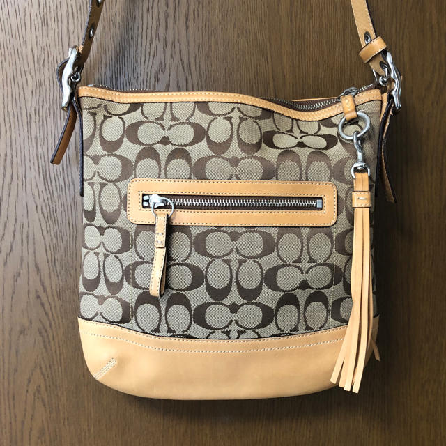 COACH(コーチ)の【USED】COACH シグネチャー ショルダーバック F04K-9362 レディースのバッグ(ショルダーバッグ)の商品写真