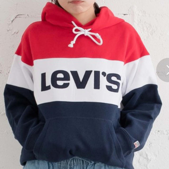 Levi's(リーバイス)のリーバイス パーカー XS カラー 厚めの生地 レディースのトップス(パーカー)の商品写真