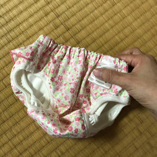 西松屋 試着程度 ベビー 水着パンツ うんち漏れ防止 花柄 女の子 80サイズ 幼児の通販 ラクマ