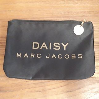 マークジェイコブス(MARC JACOBS)のMARC JACOBS DAISY ポーチ ゴールドチャーム付き(ポーチ)