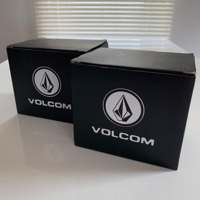 volcom(ボルコム)のVOLCOM 非売品 新品未使用 ペア マグカップ スポーツ/アウトドアのスポーツ/アウトドア その他(サーフィン)の商品写真