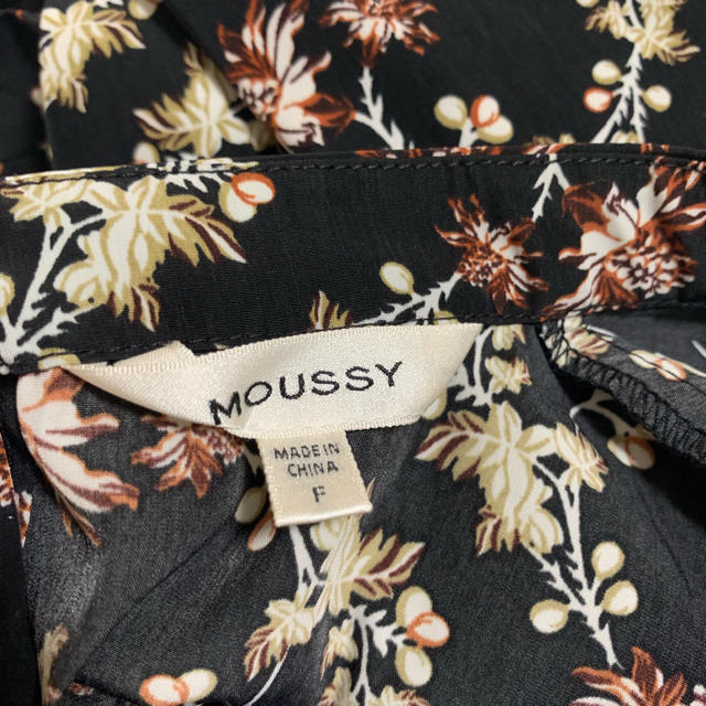 moussy(マウジー)のmoussy マウジー 花柄 シャーリングブラウス ブラウス レディースのトップス(シャツ/ブラウス(長袖/七分))の商品写真