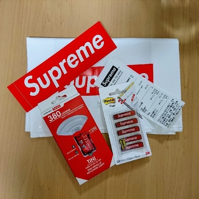 Supreme ティニー キーチェーン ライト
ポストイット 各１ セット販売のサムネイル