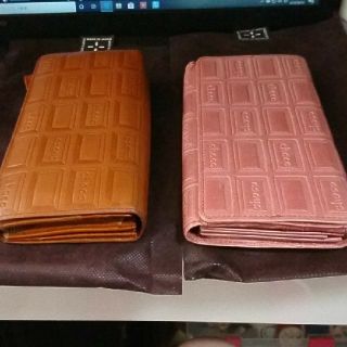 FELISSIMO - チョコ型押し大人本革長財布ピンクのみの通販|ラクマ
