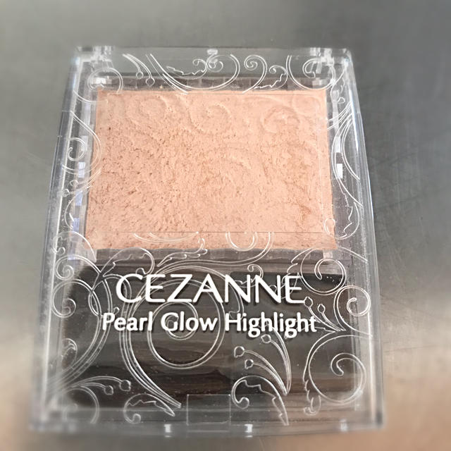 CEZANNE（セザンヌ化粧品）(セザンヌケショウヒン)のセザンヌパールグロウハイライト コスメ/美容のベースメイク/化粧品(フェイスカラー)の商品写真