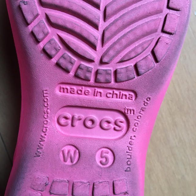 crocs(クロックス)のクロックス ピンク サンダル レディースの靴/シューズ(サンダル)の商品写真