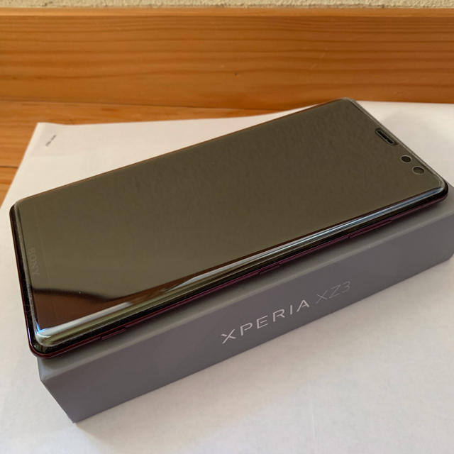 Xperia(エクスペリア)の美品 XPERIA XZ3 au SOV39 Red シムロック解除済み スマホ/家電/カメラのスマートフォン/携帯電話(スマートフォン本体)の商品写真