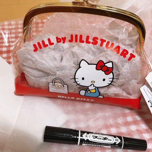 JILLSTUART(ジルスチュアート)の JILLSTUART ×ハローキティ がま口 クリア バッグ コラボ ポーチ  エンタメ/ホビーのおもちゃ/ぬいぐるみ(キャラクターグッズ)の商品写真