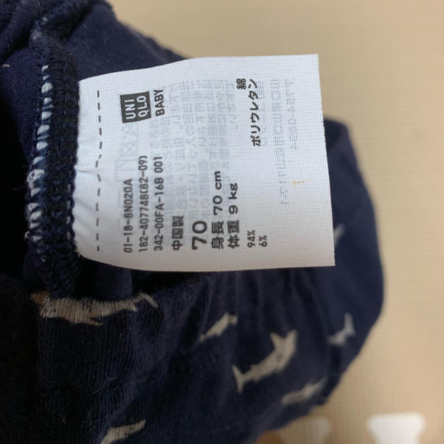 UNIQLO(ユニクロ)のサメ パンツ スパッツ 70 キッズ/ベビー/マタニティのベビー服(~85cm)(パンツ)の商品写真