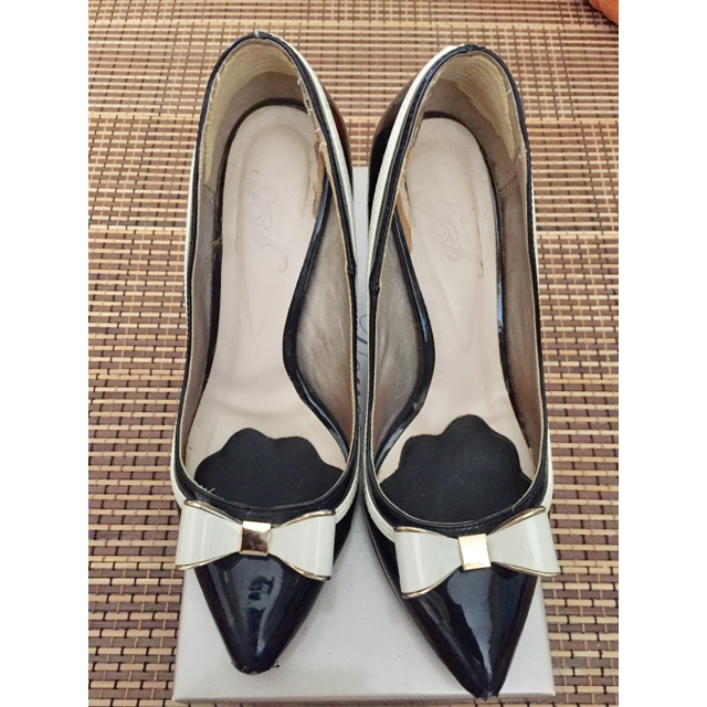 エナメル黒パンプス レディースの靴/シューズ(ハイヒール/パンプス)の商品写真