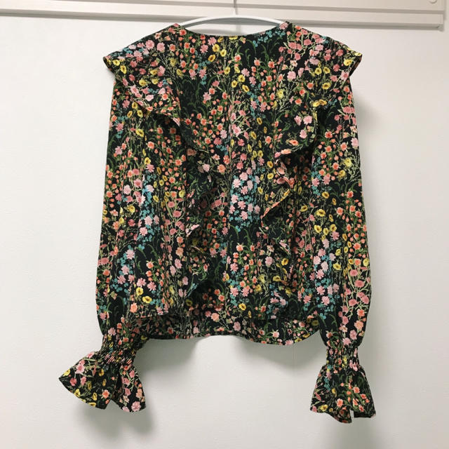 ZARA(ザラ)のザラ 花柄 長袖 ブラウス レディースのトップス(シャツ/ブラウス(長袖/七分))の商品写真