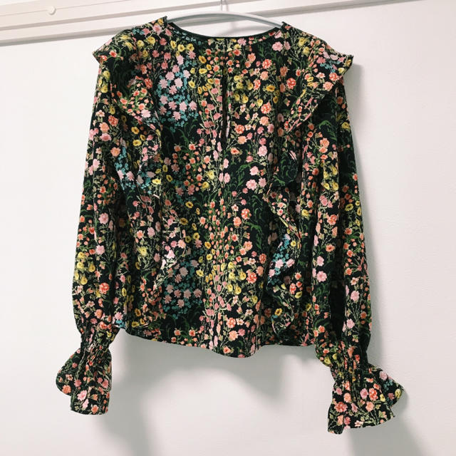 ZARA(ザラ)のザラ 花柄 長袖 ブラウス レディースのトップス(シャツ/ブラウス(長袖/七分))の商品写真