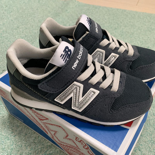 New Balance(ニューバランス)のニューバランス ネイビー17.5センチ キッズ/ベビー/マタニティのキッズ靴/シューズ(15cm~)(スニーカー)の商品写真