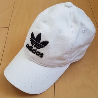 アディダス(adidas)のadidas　☆キャップ　ホワイト×ブラック☆(キャップ)