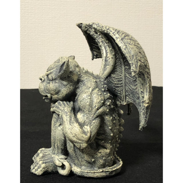 美品 】 ヨーロッパ風 ガーゴイル 魔除け 体育座り 置物の通販 美品 】 ヨーロッパ風 ガーゴイル 魔除け 体育座り 置物の通販