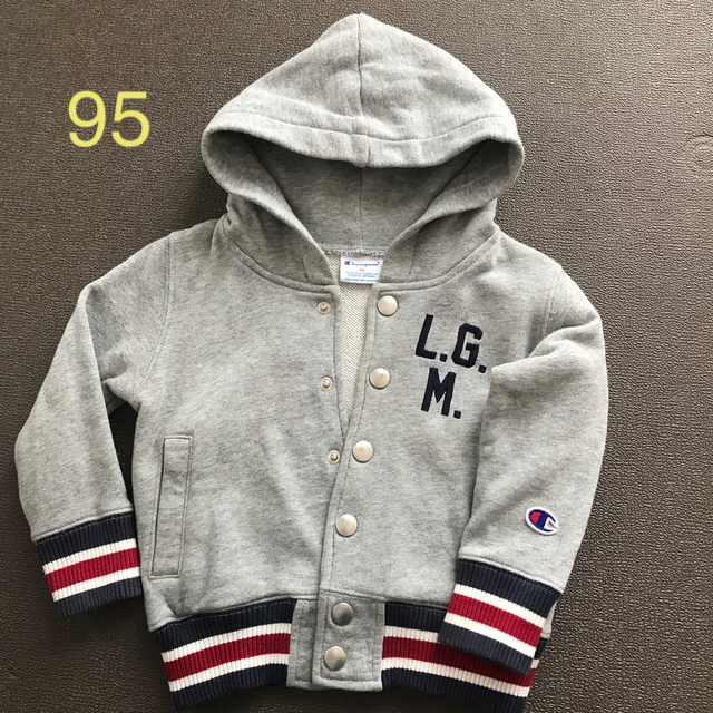 Champion(チャンピオン)のチャンピオン パーカー 95 キッズ/ベビー/マタニティのキッズ服男の子用(90cm~)(ジャケット/上着)の商品写真