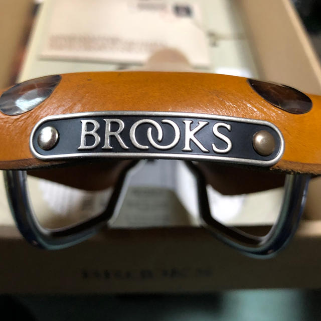 Brooks(ブルックス)のブルックス キャメル色傷あり大鋲サドル BROOKS スポーツ/アウトドアの自転車(パーツ)の商品写真