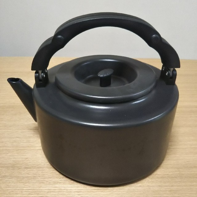 ≪新品≫ ホーロー ／ フラットケトル（ＨＫ２２Ａ）／ ブラック ／ やかん インテリア/住まい/日用品のキッチン/食器(調理道具/製菓道具)の商品写真