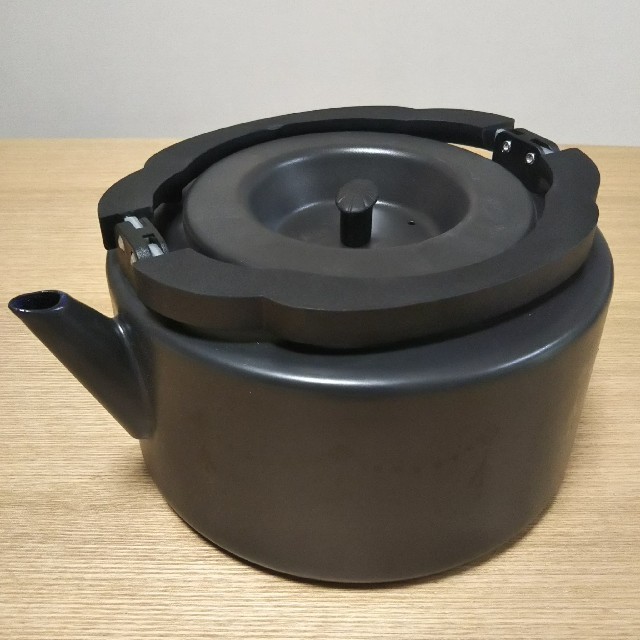 ≪新品≫ ホーロー ／ フラットケトル（ＨＫ２２Ａ）／ ブラック ／ やかん インテリア/住まい/日用品のキッチン/食器(調理道具/製菓道具)の商品写真