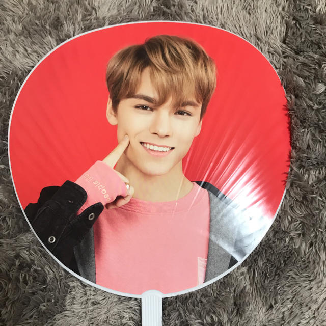 SEVENTEEN(セブンティーン)のSEVENTEEN vernon エンタメ/ホビーのタレントグッズ(アイドルグッズ)の商品写真