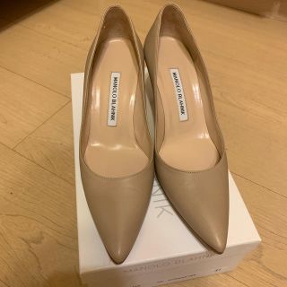 マノロブラニク(MANOLO BLAHNIK)の最終値下げ　MANOLO BLAHNIK ベージュ 37(ハイヒール/パンプス)