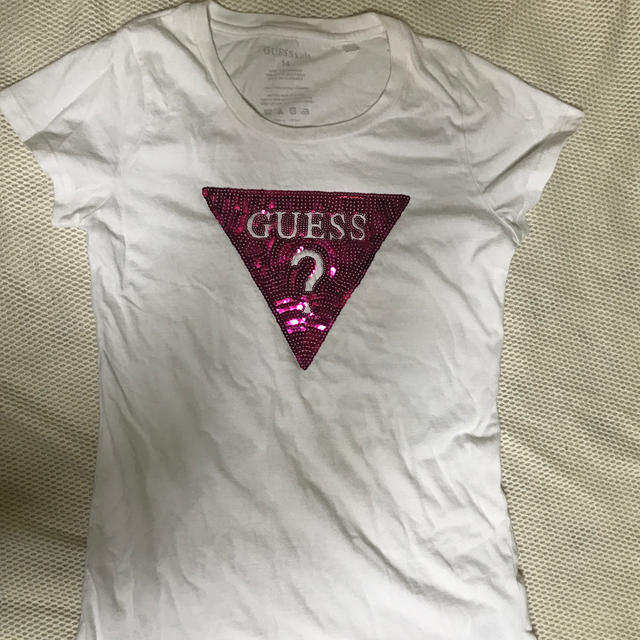 GUESS(ゲス)のguess ゆりいちゆりな着用 今だけ値下げ！！ レディースのトップス(Tシャツ(半袖/袖なし))の商品写真