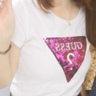 ゲス(GUESS)のguess ゆりいちゆりな着用 今だけ値下げ！！(Tシャツ(半袖/袖なし))