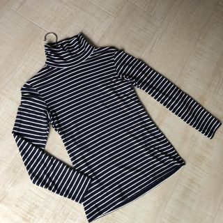 ユニクロ(UNIQLO)のユニクロヒートテックタートルネック ボーダーM  ネイビー×白(Tシャツ(長袖/七分))