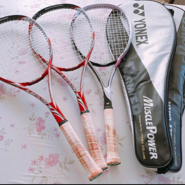 YONEX(ヨネックス)のYONEX テニスラケット 赤 スポーツ/アウトドアのテニス(ラケット)の商品写真