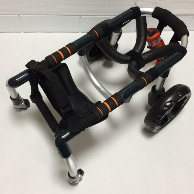 ■犬の車椅子 小型犬用4輪 2.5kg～8kg位 /歩行器 犬用車いす