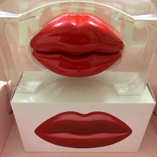 kkw Kylie Jenner red lips 香水 red 赤