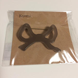 カンミ(Kanmi.)の【新品】kanmi. リボンブローチ(ブローチ/コサージュ)