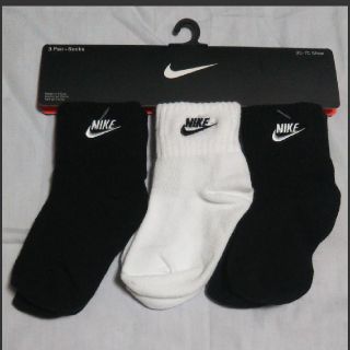 ナイキ(NIKE)の☆新品☆ナイキロゴ入り★ベビーソックス3足組♪(靴下/タイツ)