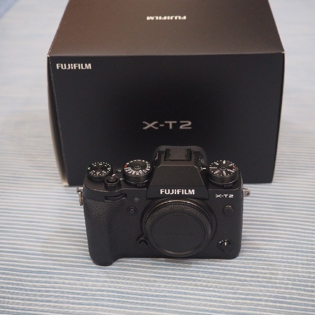 富士フイルム(フジフイルム)のFUJIFILM X-T2 スマホ/家電/カメラのカメラ(ミラーレス一眼)の商品写真