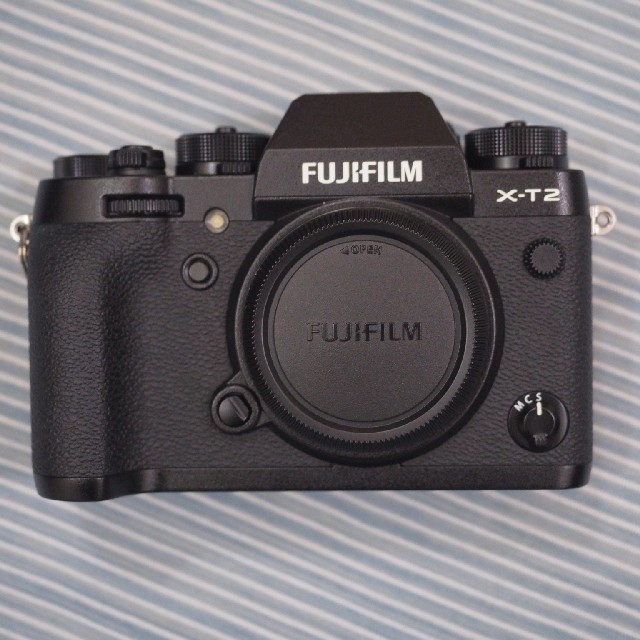 富士フイルム(フジフイルム)のFUJIFILM X-T2 スマホ/家電/カメラのカメラ(ミラーレス一眼)の商品写真