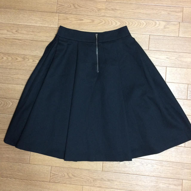 ADORE(アドーア)のADORE黒 フレアスカート ロングスカート ミモレ丈  レディースのスカート(ひざ丈スカート)の商品写真