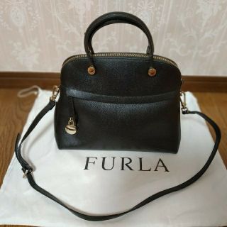 フルラ(Furla)のFURLA 黒ショルダーバッグ Mサイズ　一度使用のみ　美品(ショルダーバッグ)