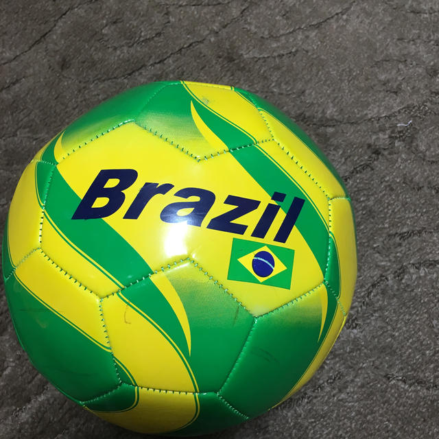 サッカーボール ブラジル 5号 USED☆送料込 スポーツ/アウトドアのサッカー/フットサル(ボール)の商品写真