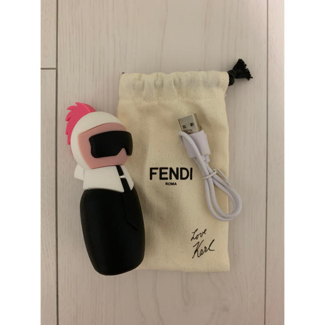 FENDI(フェンディ)のfendi 充電器 非売品  スマホ/家電/カメラのスマートフォン/携帯電話(バッテリー/充電器)の商品写真