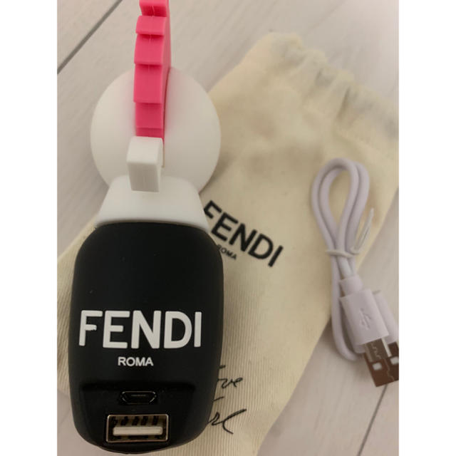 FENDI(フェンディ)のfendi 充電器 非売品  スマホ/家電/カメラのスマートフォン/携帯電話(バッテリー/充電器)の商品写真
