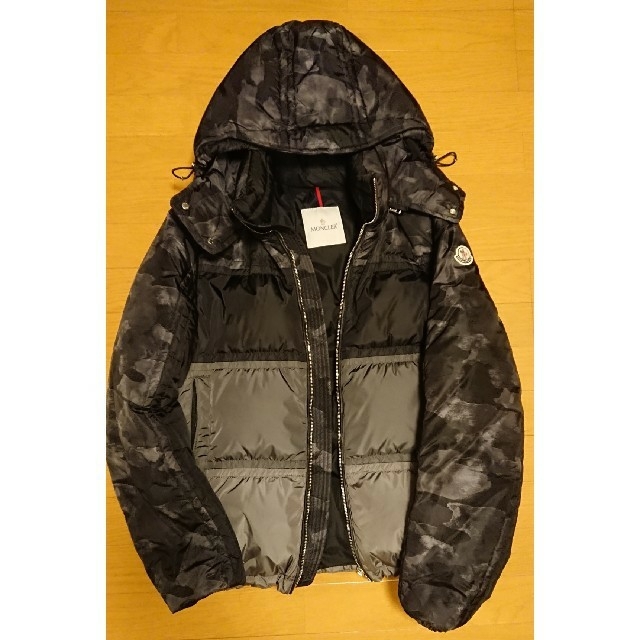 MONCLER(モンクレール)のモンクレール メンズのジャケット/アウター(ダウンジャケット)の商品写真